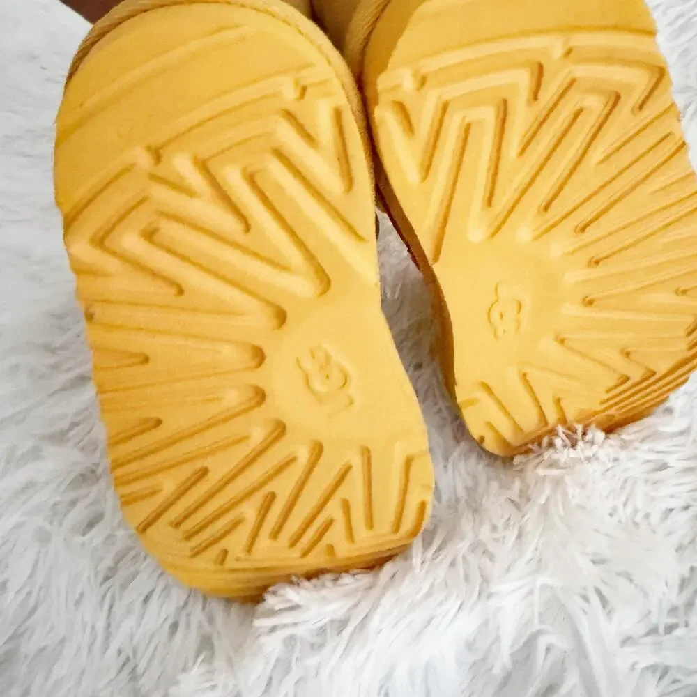 UGG | Neumel Yellow Suede Lace Up Zip Boots Sherpa Lined Kids | Size 11